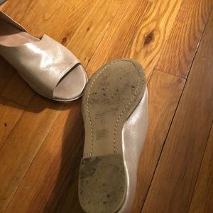 Seychelles size 9.5 passport flat in rose gold